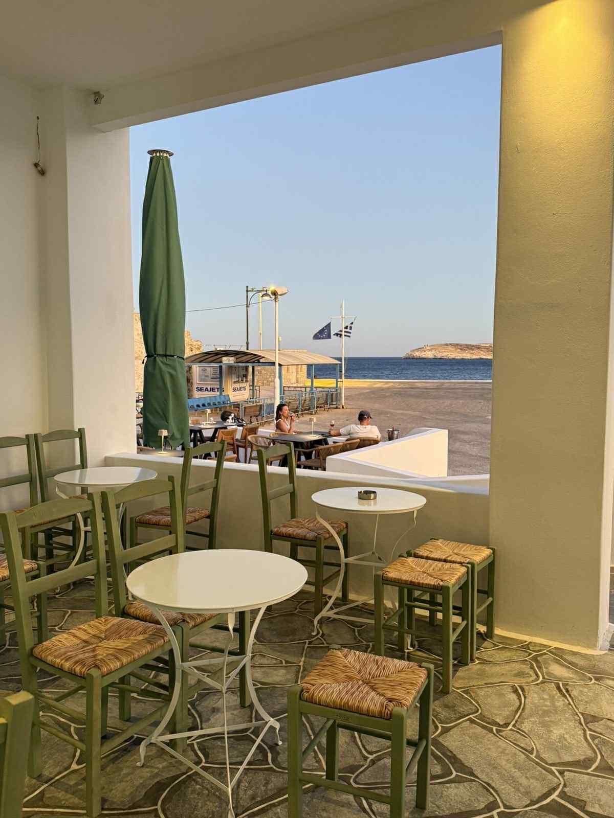 Table with island view